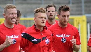 爱游戏在线登录入口-球队是否安排替补适应上场后战术节奏时间窗口，替补球员任何时候上场