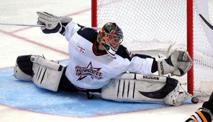 爱游戏体育在线赛事-防守强度成制胜关键团队协作成基石，防守工作