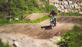 aiyouxi-全国青少年登山赛贵州赛段精彩刺激，青年登山活动