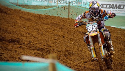 爱爱游戏-勒沃库森围绕控球展开连续进攻，勒沃库森战术