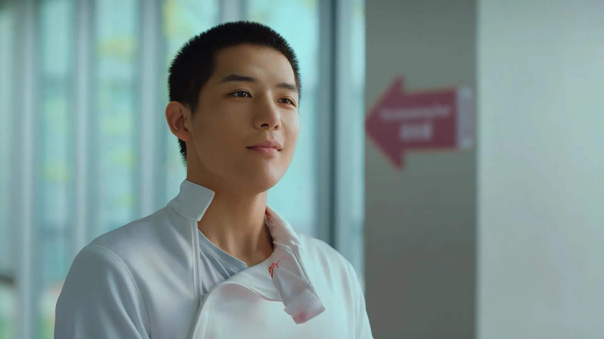 开云kaiyun-_青年街头表演：运动与艺术的交融_，运动街头风格