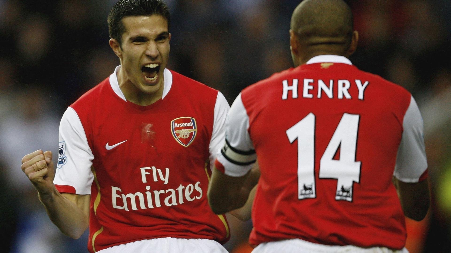 英超比赛中裁判吹罚尺度对战术执行的微观影响，英超裁判口哨